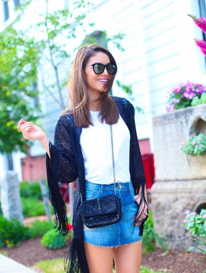 Foto: Reprodução / <a href="http://camilacoelho.com/2015/05/28/look-do-dia-saia-jeans-e-kimono/ " target="_blank">Camila Coelho</a>