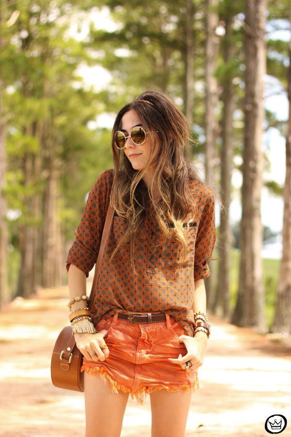 Foto: Reprodução / <a href=" http://fashioncoolture.com.br/2015/01/02/degrant-denim-skirt-emblem-eyewear/ " target="_blank">Fashion Coolture</a>