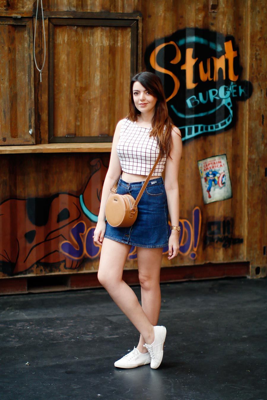 Foto: Reprodução / <a href="http://www.justlia.com.br/2015/08/look-do-dia-saia-jeans-com-botoes-na-frente/ " target="_blank">Just Lia</a>