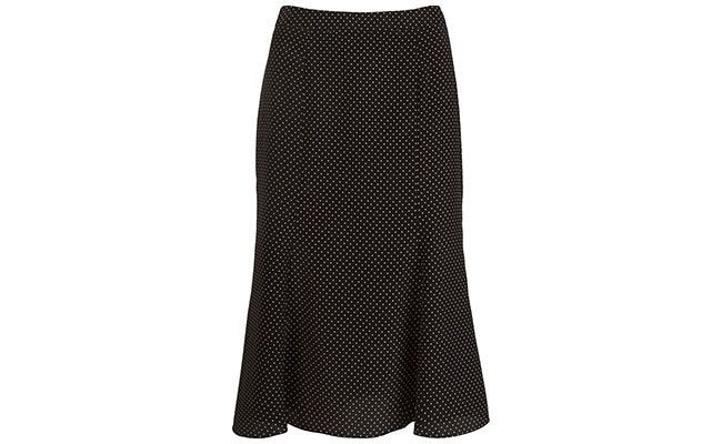 Saia midi de poá Erika Ikezili por R$186 na <a href="http://www.farfetch.com/br/shopping/women/erika-ikezili-saia-estampada-de-poas-item-10814593.aspx?storeid=9096&ffref=lp_108_" target="blank_">Farfetch</a>