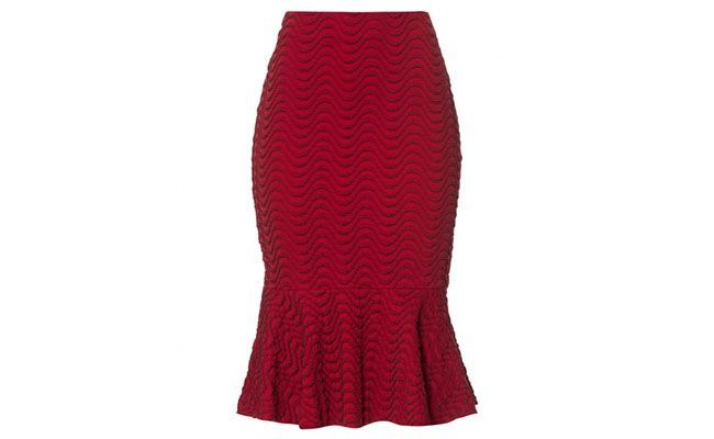 Saia midi com babado por R$119,90 na <a href="http://amaro.com/saia-midi-donna-1683.aspx/p?sku=1389001912" target="blank_">Amaro</a>