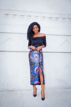 Foto: Reprodução / <a href="http://stylepantry.com/2014/05/02/off-shoulder-blouse-beaded-sequin-midi-skirt/" target="_blank">Style Pantry</a>