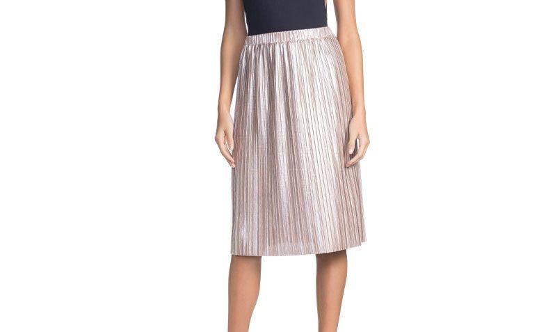 Saia Plissada Foil por R$189,90 na <a href="https://amaro.com/p/saia-plissada-foil/nude?utm_source=zanox&utm_campaign=deeplink&utm_medium=cpa]]" rel="nofollow" target="blank_">Amaro</a>