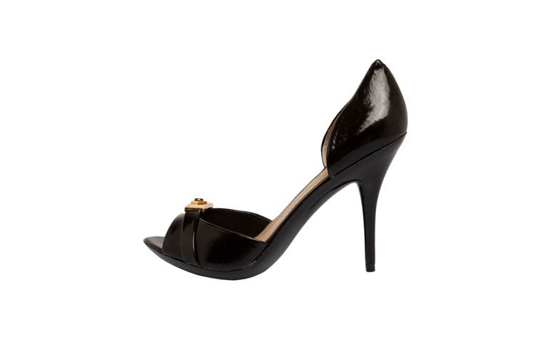 Scarpin Dumond por R$289,90 na <a href="http://ad.zanox.com/ppc/?28065109C79450365&ULP=[[http://www.dafiti.com.br/Scarpin-Dumond-Glossy-Preto-1759389.html?utm_source=zanox&utm_medium=deeplink_generator&utm_campaign=deeplink_generator]]" target="blank_">Dafiti</a>