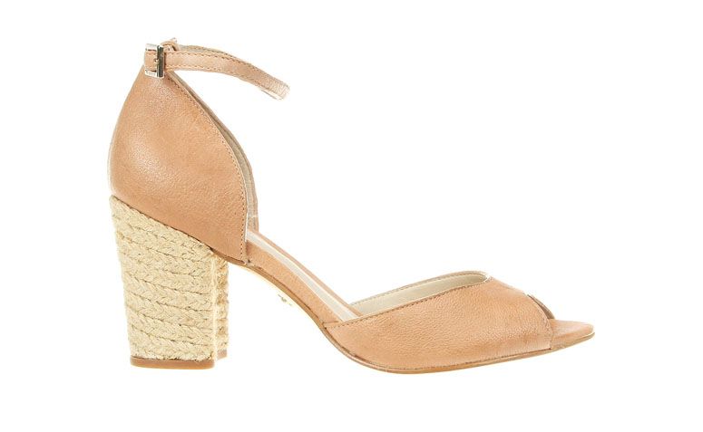 Sandália Capodarte por R$289,90 na <a href="http://ad.zanox.com/ppc/?29468868C78466345&ulp=[[http://www.zattini.com.br/produto/sandalia-capodarte-salto-corda-E51-0039-004?]]" target="blank_">Zattini</a>