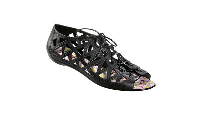 Sandália estilo romano por R$29,99 na <a href=" http://bit.ly/MY5SYE" target="_blank">Posthaus</a>
