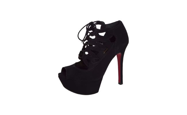 Sandália Crysalis Meia-Pata preta por R$149,90 na <a href="http://bit.ly/1iq264X" target="_blank">Dafiti</a>
