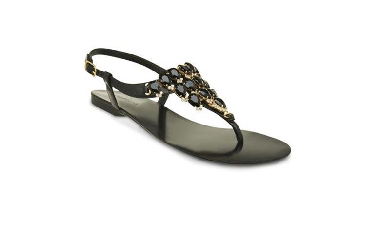 Rasteirinha com pedraria por R$199 na <a href="http://shop.corello.com.br/rasteirinha-pedras-5573.aspx/p" target="blank_">Corello</a>