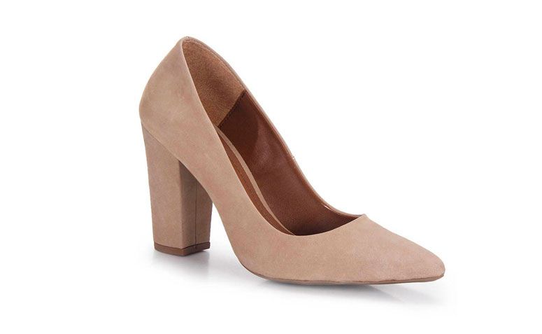 Scarpin Desmond por R$ 79,99 na <a href="https://ad.zanox.com/ppc/?35169250C88161664&ULP=[[http://www.passarela.com.br/produto/sapato-scarpin-feminino-desmond-nude-6030445585-0?utm_source=zanox&utm_medium=afiliados]]" rel="nofollow" target="_blank">Passarela</a>