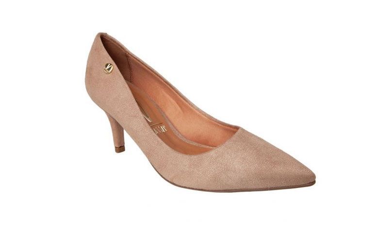 Scarpin Vizzano em camurça por R$ 78,99 na <a href="http://ad.zanox.com/ppc/?29469721C76252532&ULP=[[http://www.kanui.com.br/scarpin-vizzano-marrom-650221.html?utm_source=Zanox&utm_medium=TextLinkLoungerie&utm_campaign=deeplink]]" rel="nofollow" target="_blank">Kanui</a>