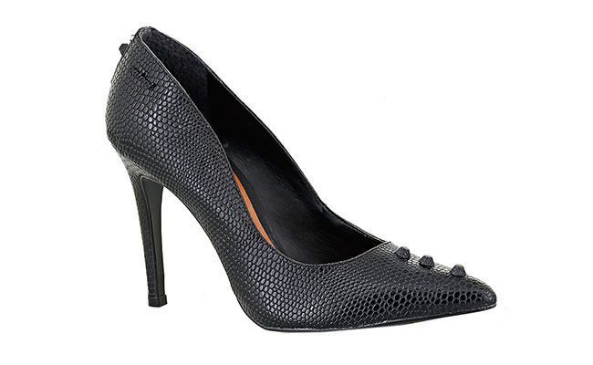 Scarpin Preto com couro de cobra Colcci por R$224,25 na <a href="http://www.uselets.com.br/42949--scarpin-piton-spikes?iconId=156180" target="blank_">Use Lets</a>