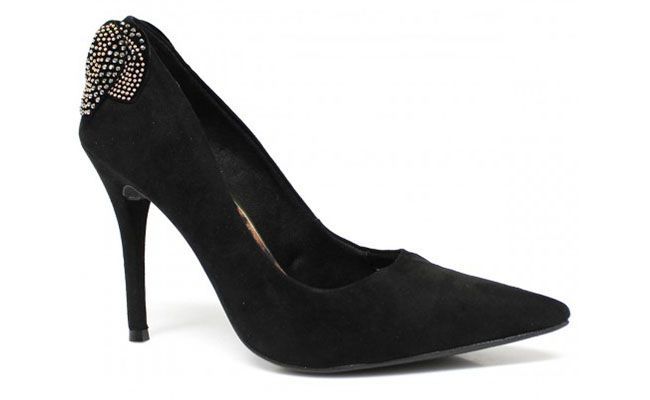 Scarpin Preto com detalhe atrás Via Marte por R$121,90 na <a href="http://www.zariff.com.br/scarpin-via-marte-14-3001-preto-nobuck" target="blank_">Zariff</a>