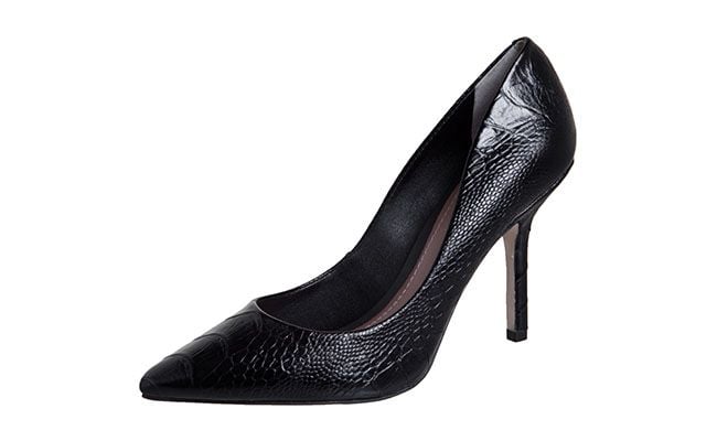 Scarpin Preto de couro trabalhado Dumond por R$249,90 na <a href="http://www.dafiti.com.br/Scarpin-Dumond-Salto-Alto-Bico-Fino-Preto-1399397.html" target="blank_">Dafiti</a>