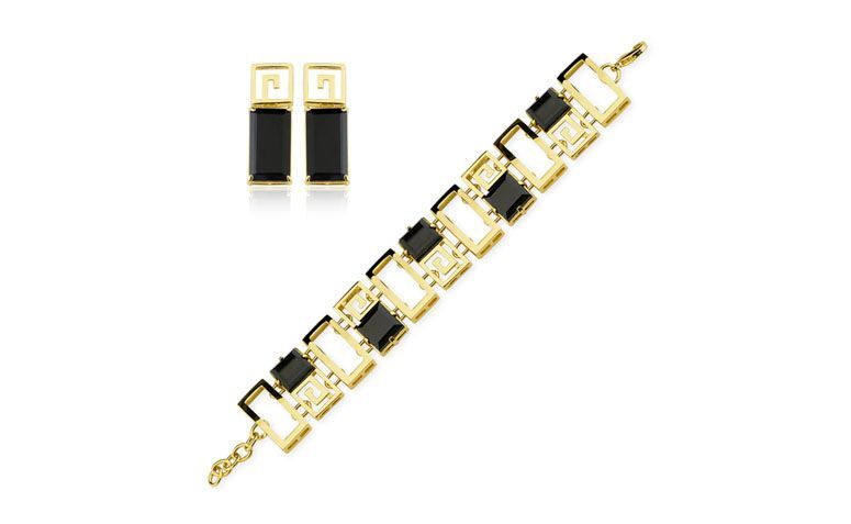 Conjunto banhado a ouro com quartzo por R$798,30 na <a href="http://www.toquedejoia.com/produto/01KO0022P00/conjunto-semijoia-labirinto-quartzo-negro" target="blank_">Toque de Joia</a>