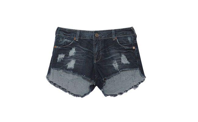 Short jeans desfiado por R$229,00 na <a href="http://www.oqvestir.com.br/short-jeans-alemanha---azul-41997.aspx/p" target="_blank"> Oqvestir</a>