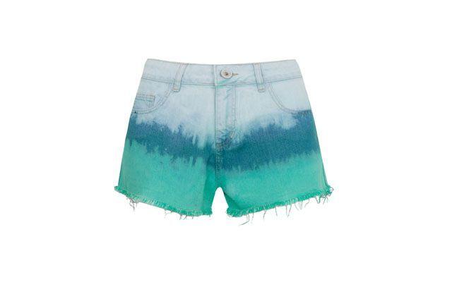 Short jeans em degradê azul por R$139,90 na <a href="http://www.dafiti.com.br/Short-Jeans-Shop-126-Degrade-Azul-1288682.html" target="_blank"> Dafiti</a>