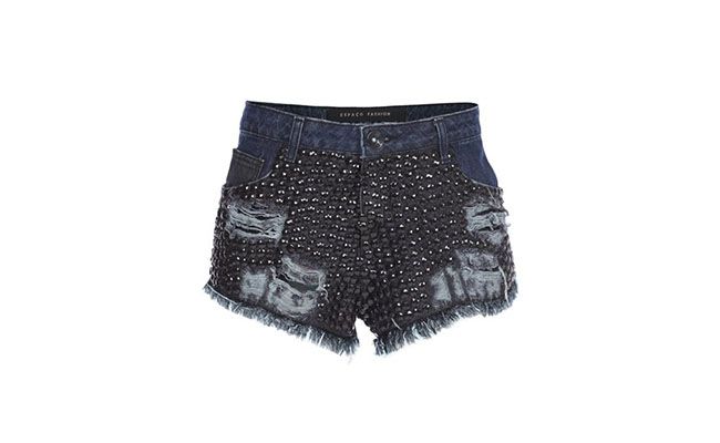 Shorts Jeans Espaço Fashion por R$308,55 na <a href="http://www.glamour.com.br/short-espaco-fashion-bordado-preto-191715/p" target="blank_">Glamour</a>