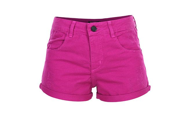 Shorts Jeans Maria Filó por R$186,00 na <a href="http://www.glamour.com.br/short-maria-filo-combat-color-roxo-187607/p" target="blank_">Glamour</a>