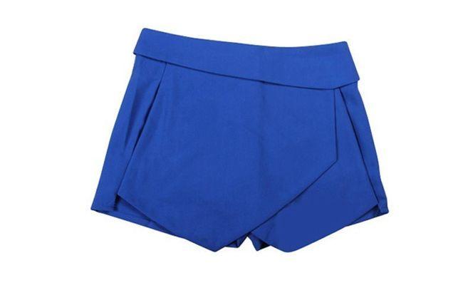 Skort assimétrico por US$8,79 no <a href="http://www.ebay.com/itm/2013-New-Black-White-Women-Wrap-Mini-Skort-Skirt-Irregular-Laminated-Flanging-O-/400488158681?pt=US_CSA_WC_Skirts&var=&hash=item5d3ef455d9" target="blank_">Ebay</a>