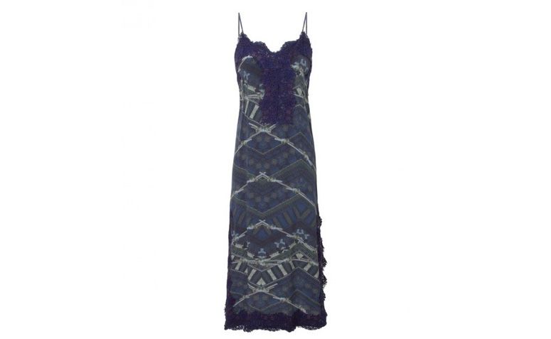 Slip dress estampado por R$958,00 na <a
href="https://www.oqvestir.com.br/vestido-seda-midi-slip-dress-raipur.html" rel="nofollow"
target="blank_">Oqvestir</a>