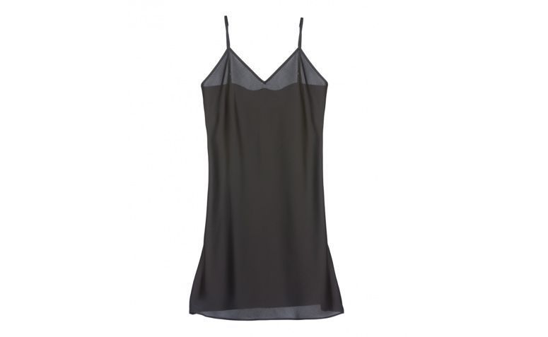 Slip dress preto por R$139,90 na <a
href="https://amaro.com/p/vestido-slip-satin/preto?utm_source=zanox&utm_medium=deeplink&utm_campaign=custom_deeplink&utm_content=custom_deeplink&zanpid=2236478345057915904" rel="nofollow" target="blank_">Amaro</a>