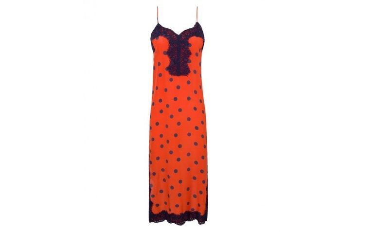Slip dress poá por R$958,00 na <a
href="https://www.oqvestir.com.br/vestido-seda-midi-slip-dress-poa.html" rel="nofollow" target="blank_">Oqvestir</a>