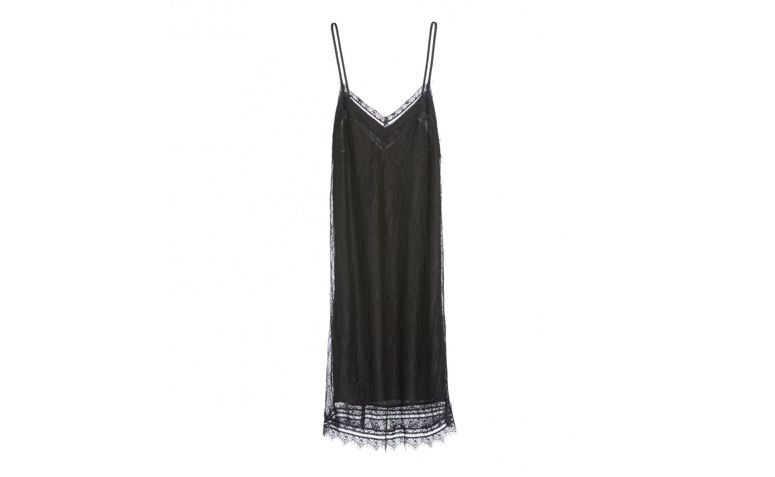 Slip dress preto por R$149,90 na <a 
href="https://amaro.com/p/vestido-curto-renda/preto?utm_source=zanox&utm_medium=deeplink&utm_campaign=custom_deeplink&utm_content=custom_deeplink&zanpid=2236478106330600448" rel="nofollow" target="blank_">Amaro</a>