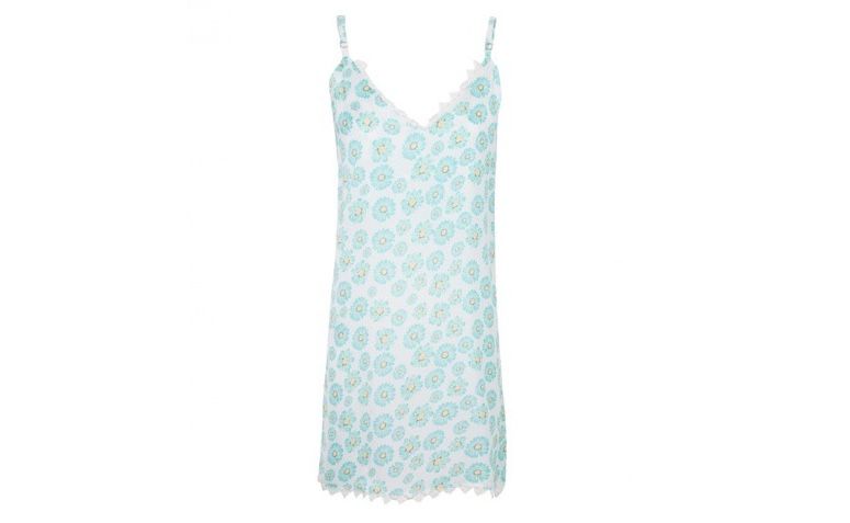 Slip dress floral por R$217,00 na <a
href="https://www.oqvestir.com.br/vestido-slip-dress-floral-verde.html" rel="nofollow"
target="blank_">Oqvestir</a>
