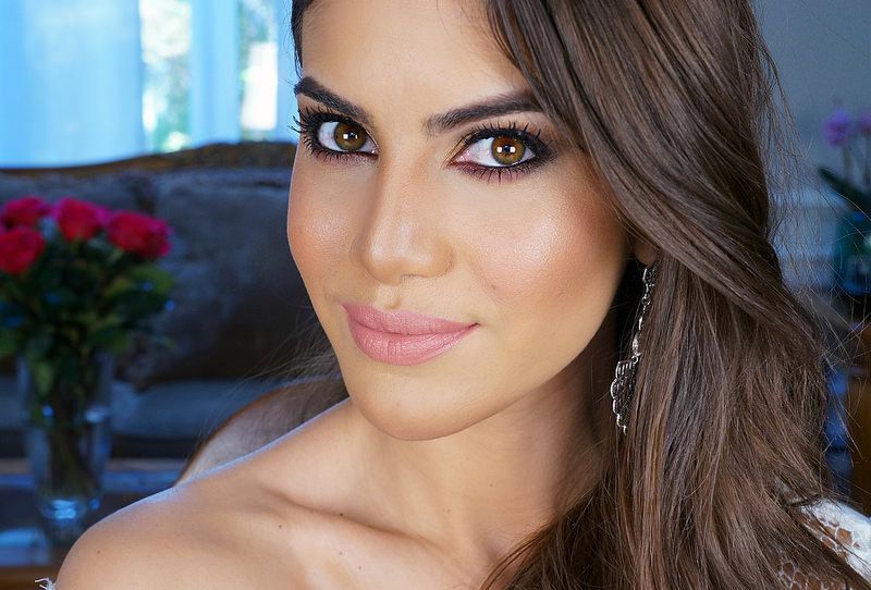 Foto: Reprodução / <a href="http://camilacoelho.com/2014/10/17/cirurgia-com-make-contorno-e-iluminado/" target="_blank">Camila Coelho</a>