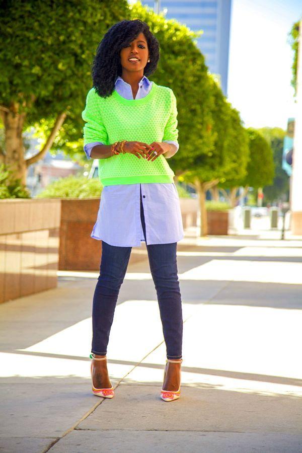 Foto: Reprodução / <a href="http://stylepantry.com/2013/11/11/neon-sweater-oversized-tuxedo-shirt-stiletto-jeans/" target="_blank">Style Pantry</a>