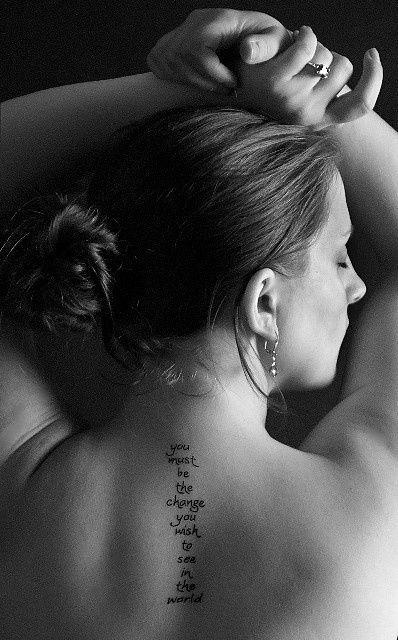 Foto: Reprodução / <a href="http://smallxtattoos.tumblr.com/post/51563592236/you-must-be-the-change-you-wish-to-see-in-the" target="_blank">Small X Tattoos</a>