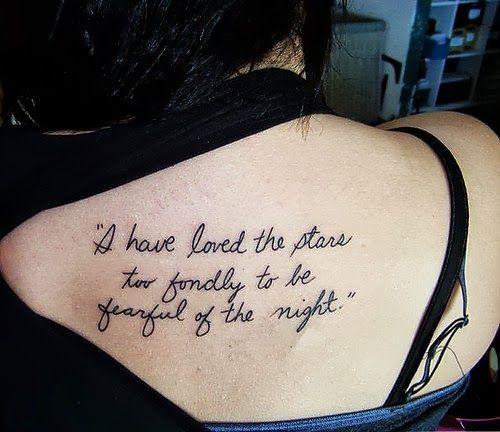Foto: Reprodução / <a href="http://smallxtattoos.tumblr.com/post/61016032194/i-have-loved-the-stars-too-fondly-to-be-fearful-of" target="_blank"> Small X Tattoos </a>