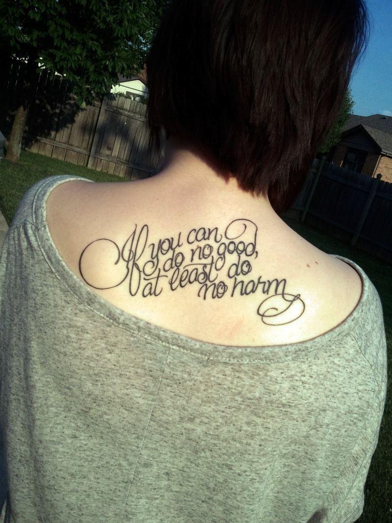 Foto: Reprodução / <a href="http://typographictattoos.tumblr.com/post/6792563262/fuckyeahtattoos-if-you-can-do-no-good-at" target="_blank">Typographic tattoos</a>