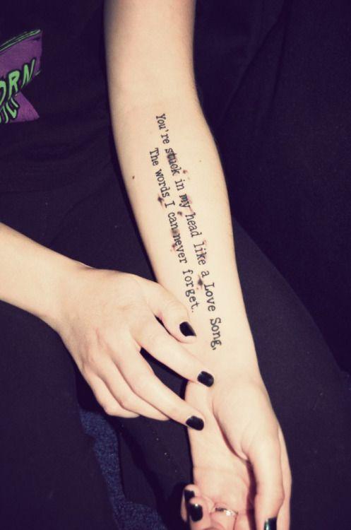 Foto: Reprodução / <a href="http://tattoos-ideas.net/youre-stuck-in-my-head-like-a-love-song/" target="_blank">Tattoo ideas</a>