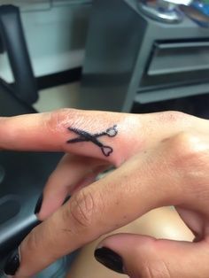 12++ 1a Sessão Tatuagem No Dedo