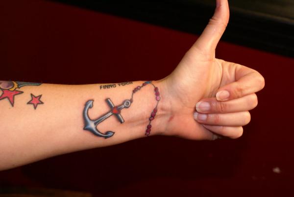 Foto: Reprodução / <a href="http://slodive.com/inspiration/rosary-tattoos/" target="_blank">Slodive</a>