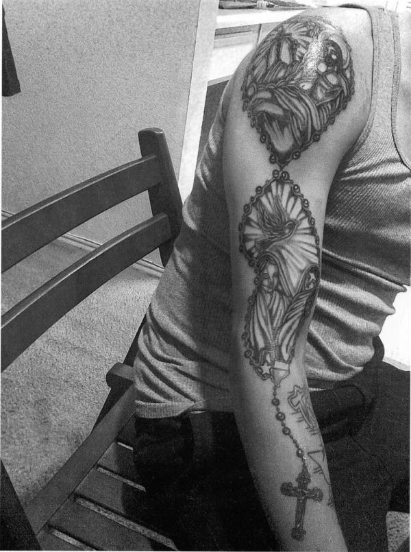 Foto: Reprodução / <a href="http://slodive.com/inspiration/rosary-tattoos/" target="_blank">Slodive</a>