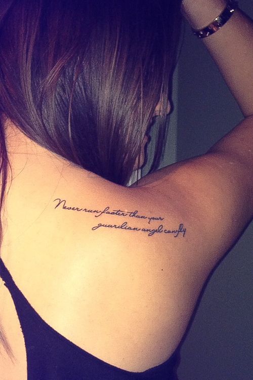 Featured image of post Tatuagens Com Frases Femininas As tatuagens femininas no p de frases s o uma das op es mais escolhidas isso por serem delicadas e porque ainda