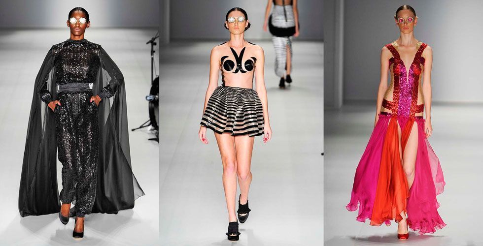<p>O estilista Fausen Haten criou uma coleção glamourosa inspirada nas antigas patinadoras. A transparência estava presente em quase todos os looks da coleção. Além disso, muito brilho e tecidos fluidos em tons de preto, pink e vermelho. O shape veio amplo no quadril e o comprimento midi apareceu em alguns looks. Para complementar a coleção, o estilista optou por acessórios inusitados, como os óculos feito com pedras.</p>