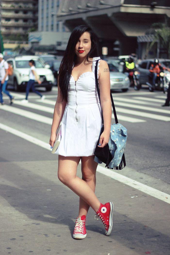 Foto: Reprodução / <a href="http://www.depoisdosquinze.com/2013/08/26/look-vestido-velho-livro-novo/" target="_blank">Depois dos quinze</a>