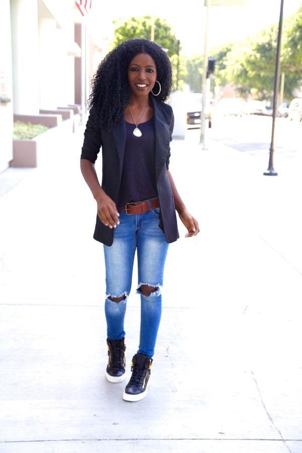 Foto: Reprodução / <a href="http://stylepantry.com/2014/03/14/boyfriend-blazer-distressed-tank-ripped-jeans/" target="_blank">Style Pantry</a>