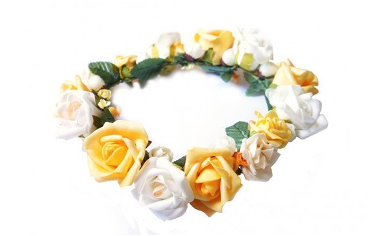 Coroa Branca e Amarela por R$110,00 na <a href="http://doloresiguacel.com.br/coroa-verao-7414.html " target="_blank">Dolores Iguacel</a>