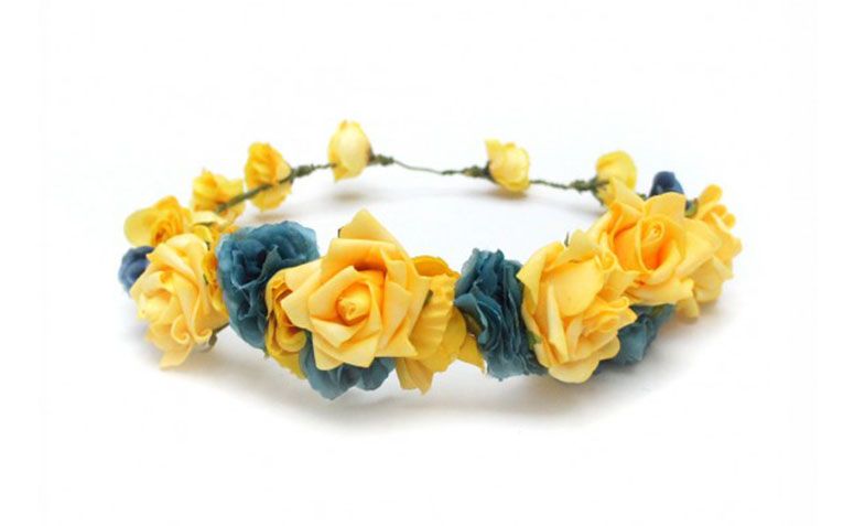 Coroa Azul e Amarela por R$100,00 na <a href="http://doloresiguacel.com.br/coroa-verao-7415.html" target="_blank">Dolores Iguacel</a>