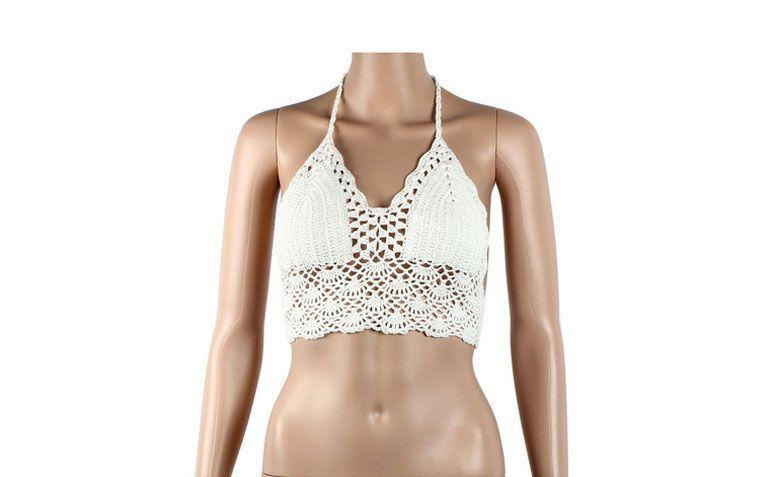 Top cropped de crochê por US$8,97 na <a href="http://www.aliexpress.com/item/Feitong-Women-Fashion-Crop-Beachwear-Hollow-Vintage-Sexy-V-Neck-Tank-Tops-Crochet-Bra-Cami-Vest/32294925000.html?spm=2114.32010308.4.152.alDwXk" target="blank_">Ali Express</a>