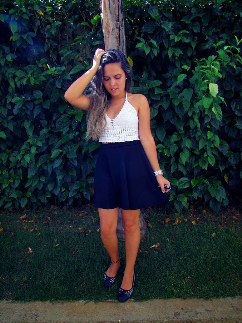 Foto: Reprodução / <a href="http://paneladabeleza.blogspot.com.br/2015/01/look-do-dia-top-cropped-de-croche-saia.html" target="_blank">Panela da Beleza</a>