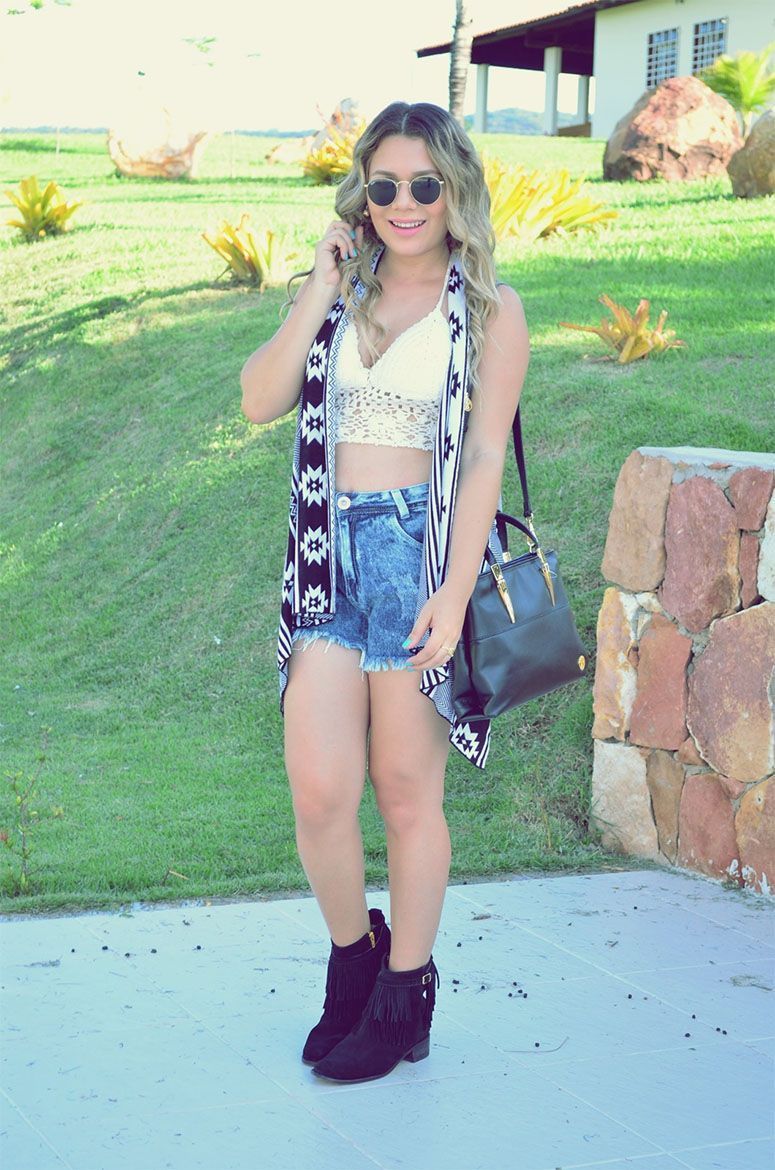 Foto: Reprodução / <a href="http://www.pinkwomanfashion.com/2015/05/look-do-dia-cropped-croche-e-bota-de-franjas-folk-style/" target="_blank">Pink Woman Fashion</a>