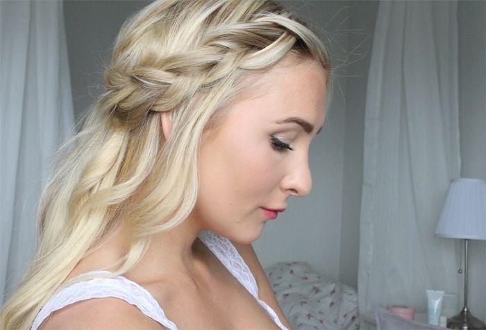 Foto: Reprodução / <a href="http://blogg.veckorevyn.com/hiilen/2015/06/16/tutorial-en-look-for-midsommar-smink-och-har/" target="_blank">Vecko Revyn</a>