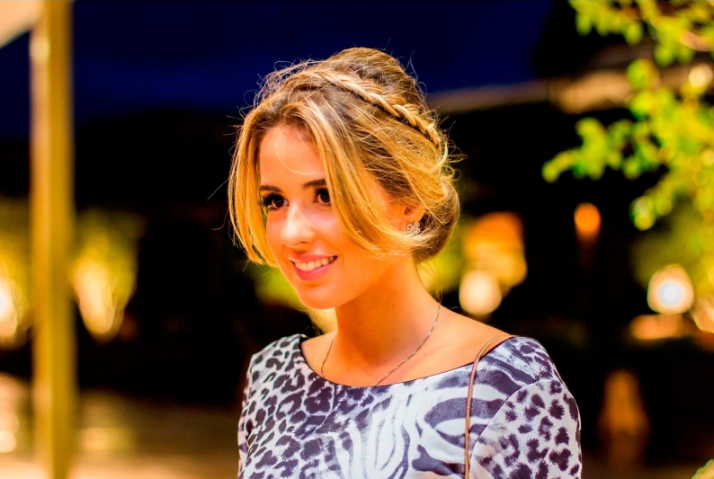Foto: Reprodução / <a href="http://www.marinacasemiro.com.br/2014/12/retrospectiva-meus-penteados-no-studio-dk/">Marina Casemiro</a>