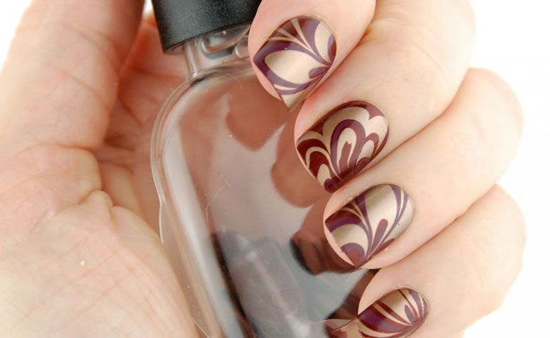 Foto: Reprodução / <a href="http://swatchandreview.com/broadway-impress-press-on-manicure-from-influenster-review/" target="_blank">Swatch Review</a>