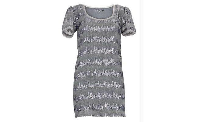 Vestido de paetê Carina Duek por R$329 na <a href="http://www.posthaus.com.br/moda/vestido-feminino-elle-paete-cinza-carina-duek_art117890.html" target="blank_">Posthaus</a>